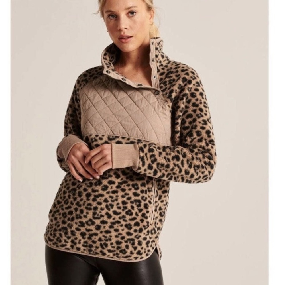 😍Abercrombie & Fitch Asymmetrical Snap-Up Fleece